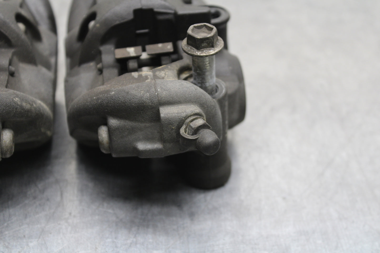 12-13 KAWASAKI Z1000 RIGHT LEFT FRONT BRAKE CALIPER SET PAIR CALIPERS BB743