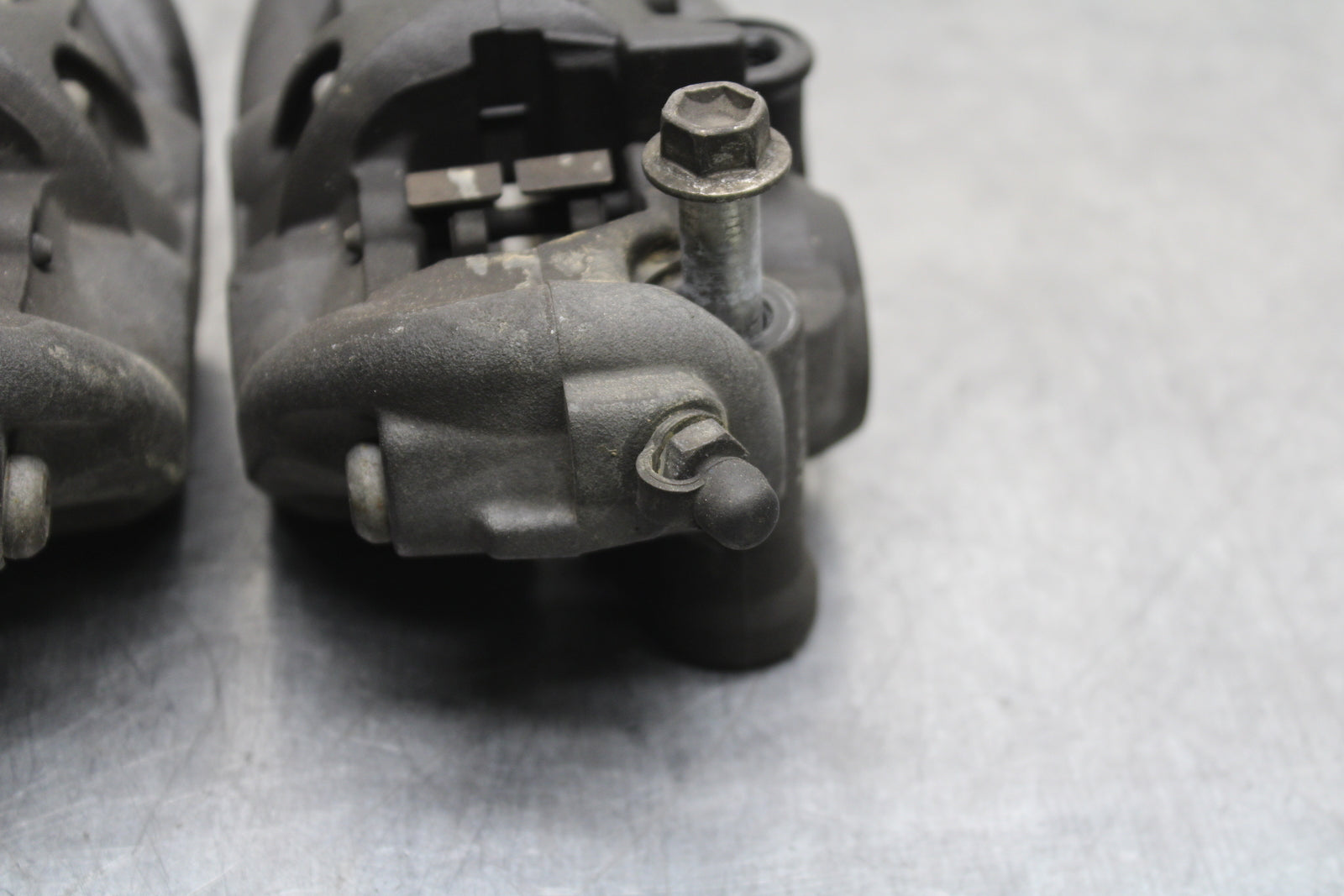 12-13 KAWASAKI Z1000 RIGHT LEFT FRONT BRAKE CALIPER SET PAIR CALIPERS BB743