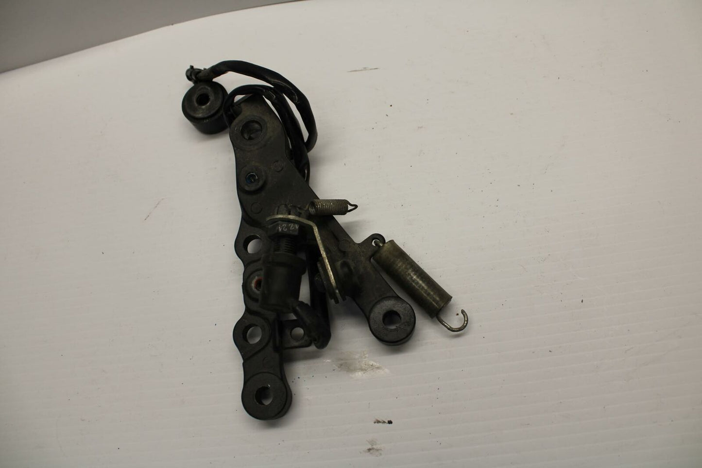 08-16 YAMAHA YZF R6 RIGHT REARSET REAR SET DRIVER BRACKET BB247