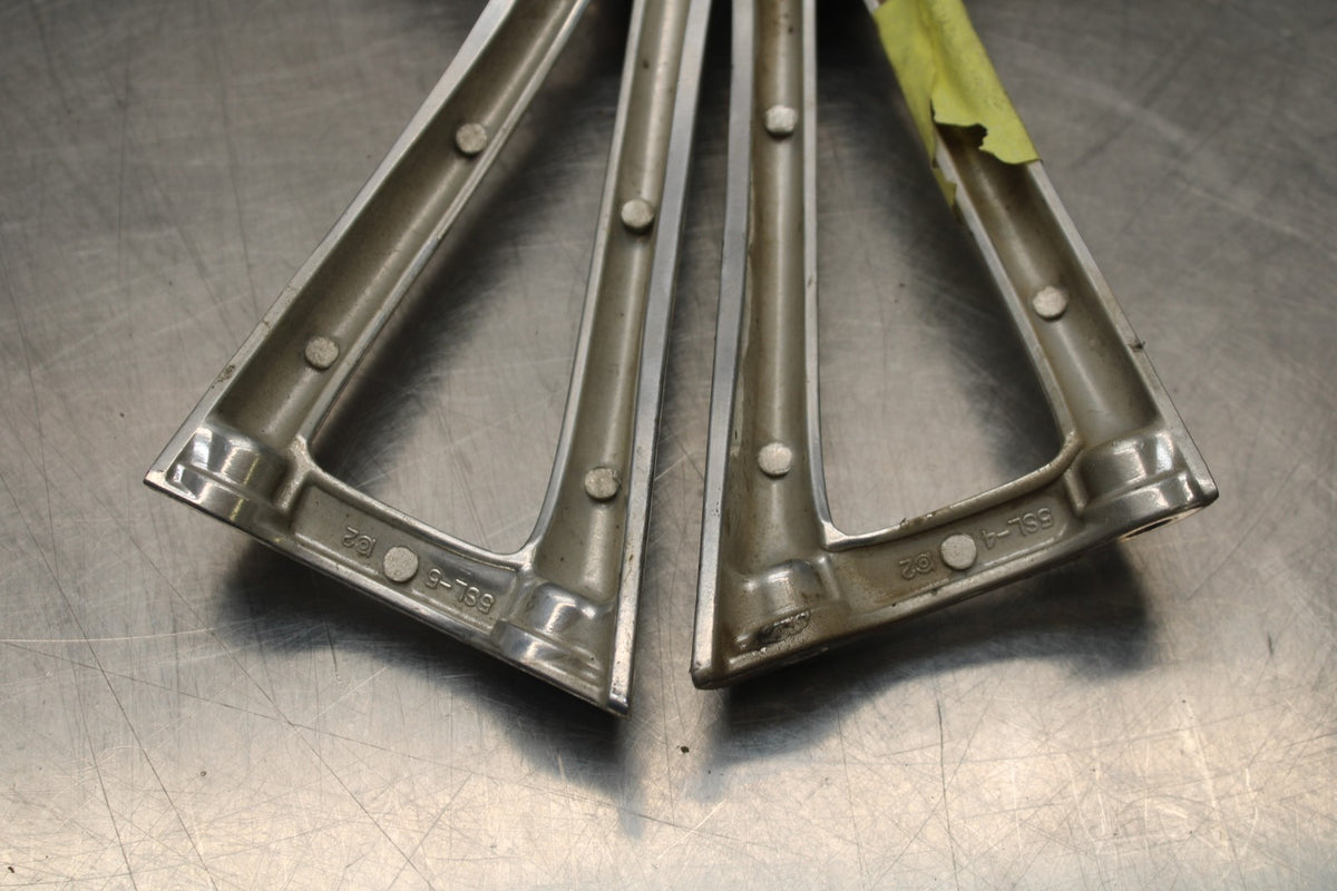 08-09 YAMAHA YZF R6S REAR BACK PASSENGER PEG SET PAIR BB796