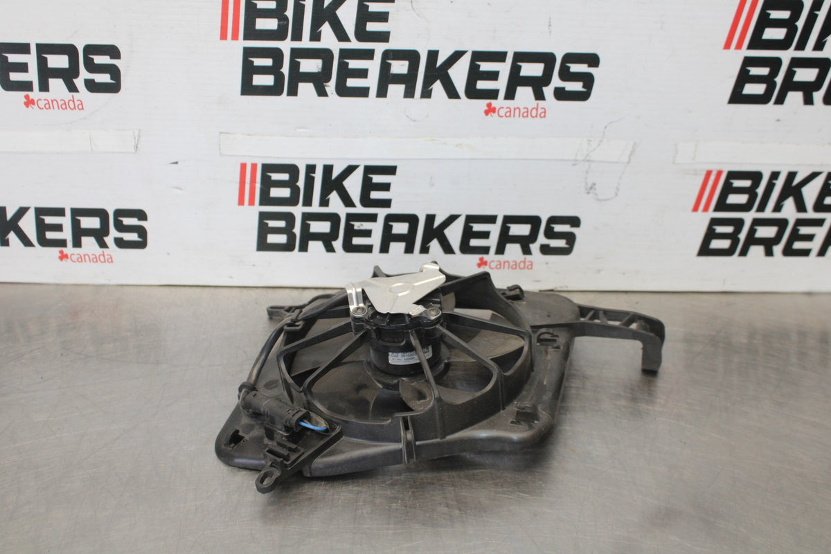17-20 BMW S1000R ENGINE RADIATOR COOLING FAN BB909