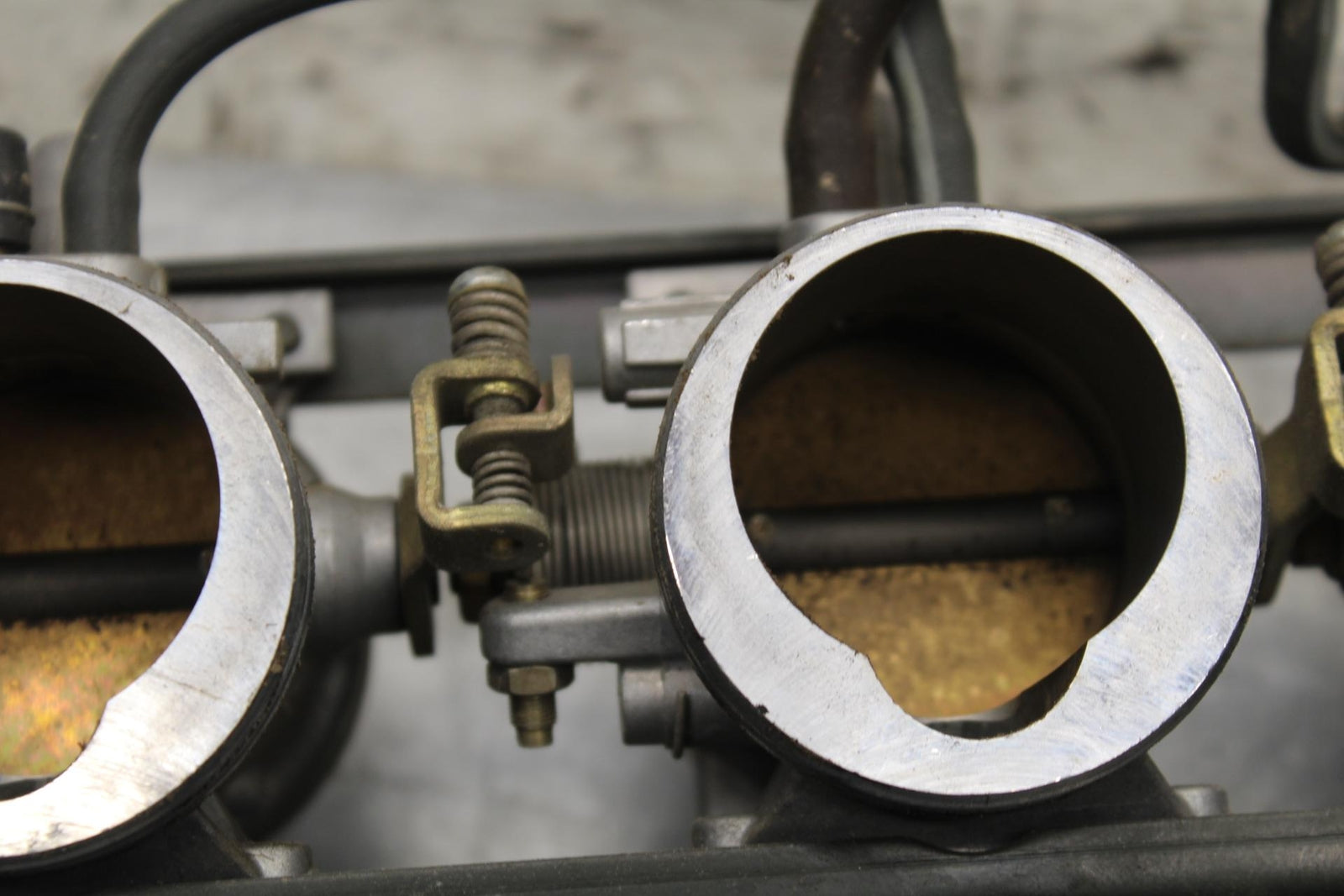 2000 Kawasaki Ninja ZX12R ZX1200A MAIN FUEL INJECTORS / THROTTLE BODIES BB565