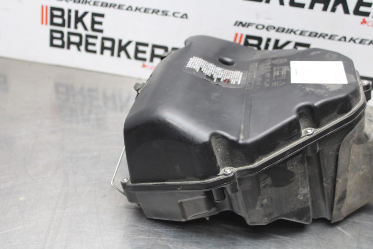20 TRIUMPH STREET TRIPLE 765 AIRBOX AIR INTAKE FILTER BOX BB864