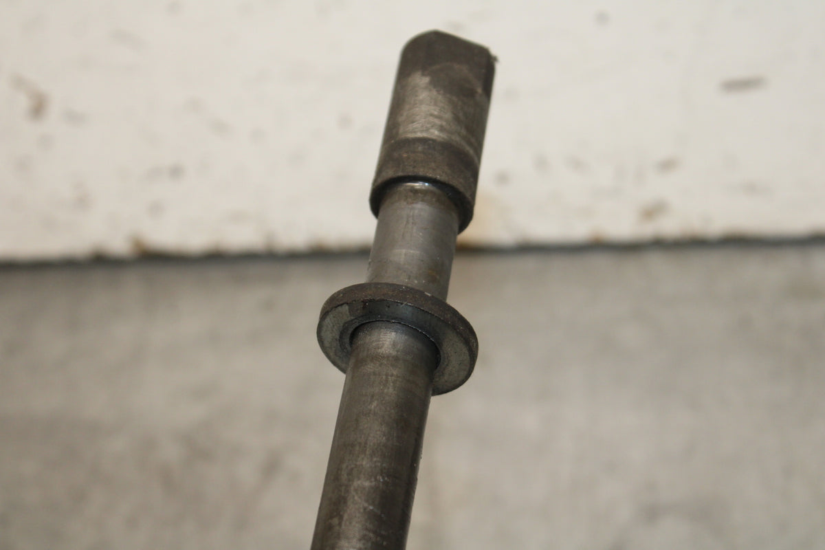 99-00 YAMAHA V STAR 1100 REAR AXLE BACK WHEEL RIM PIVOT BOLT AXEL BB711