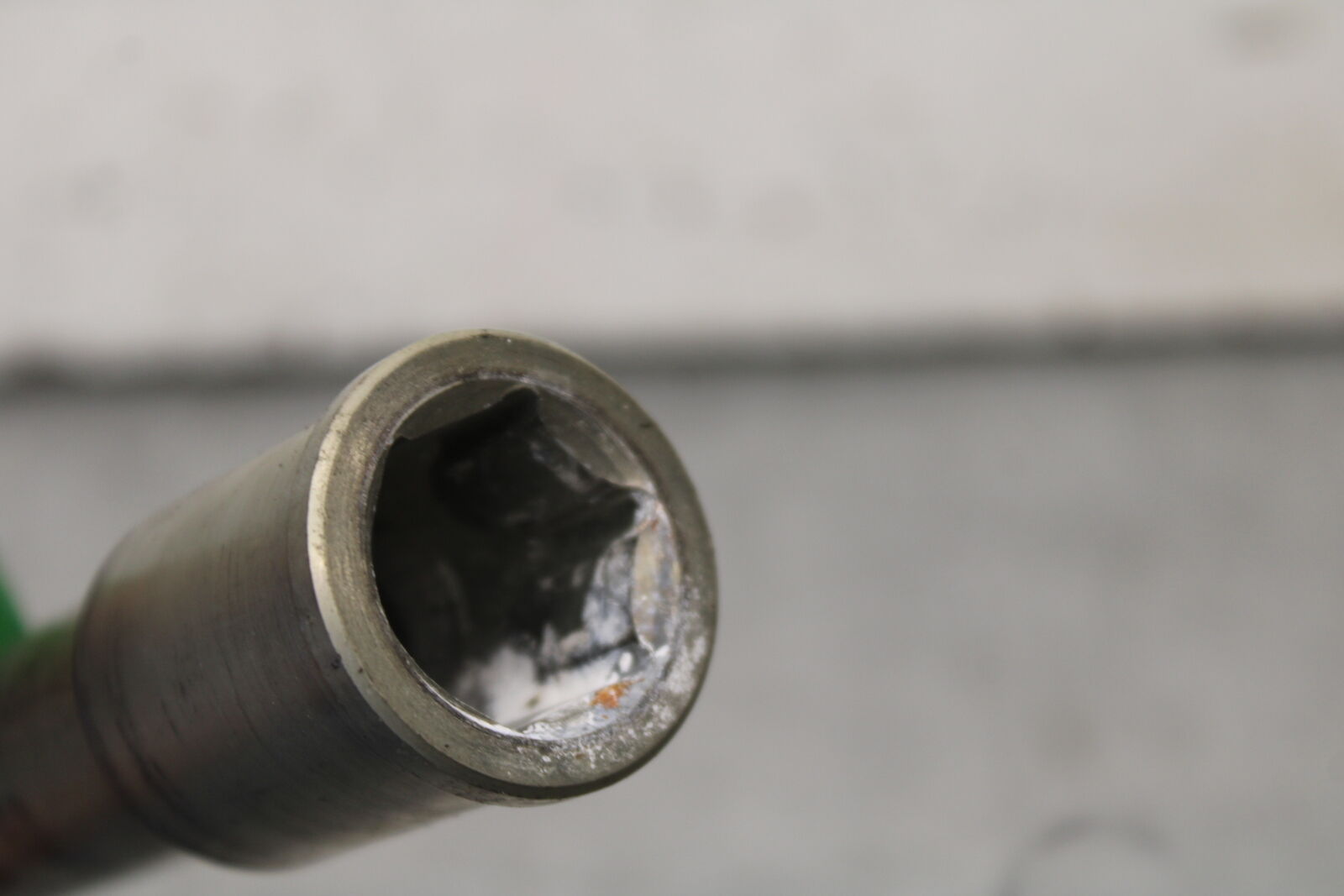 16 KAWASAKI NINJA ZX10R FRONT WHEEL RIM AXLE PIVOT BOLT 41068-0594 BB650