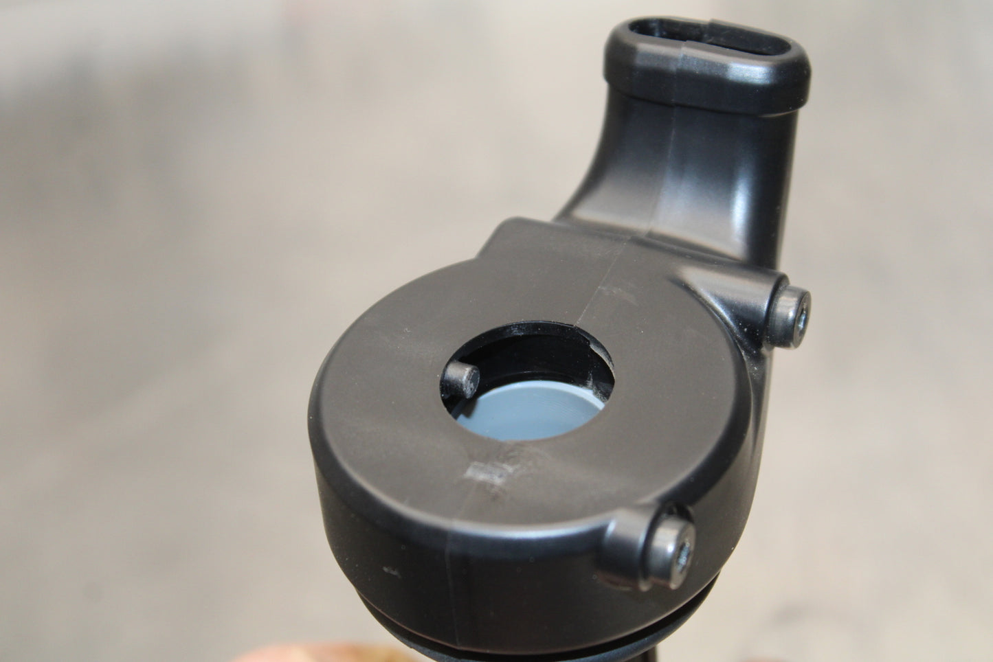 23-24 KAWASAKI NINJA ZX14R NEW!! THROTTLE CABLE LINE HOUSING GUIDE BB153