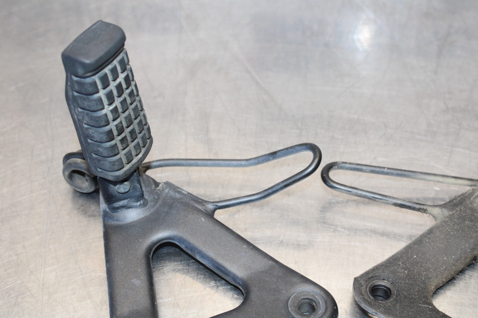 08-18 KAWASAKI KLR650 REAR BACK PASSENGER PEG SET PAIR BB183