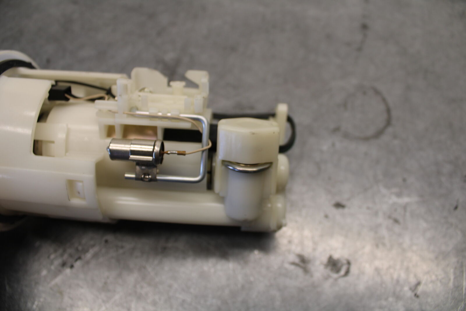 07-08 YAMAHA YZF R1 FUEL PUMP GAS PETROL SENDER UNIT 4C8-13907-01-00  BB676