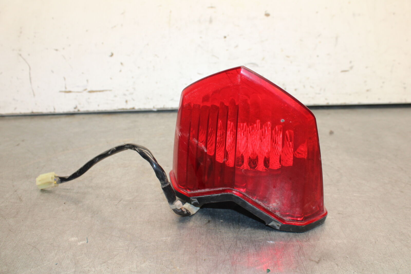 09-15 YAMAHA FZ6R REAR TAIL TAILLIGHT BACK BRAKE LIGHT  BB686