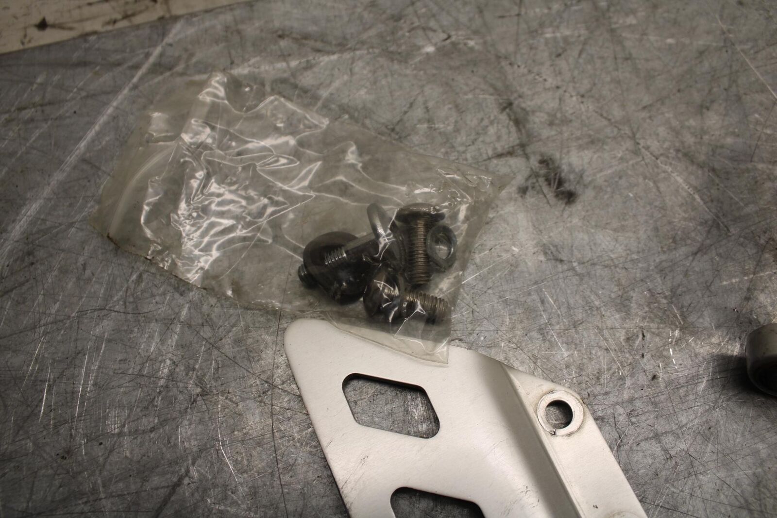 1993 Suzuki GSXR1100W RIGHT REARSET REAR SET DRIVER FOOT PEG BRACKET MOUNT BB46
