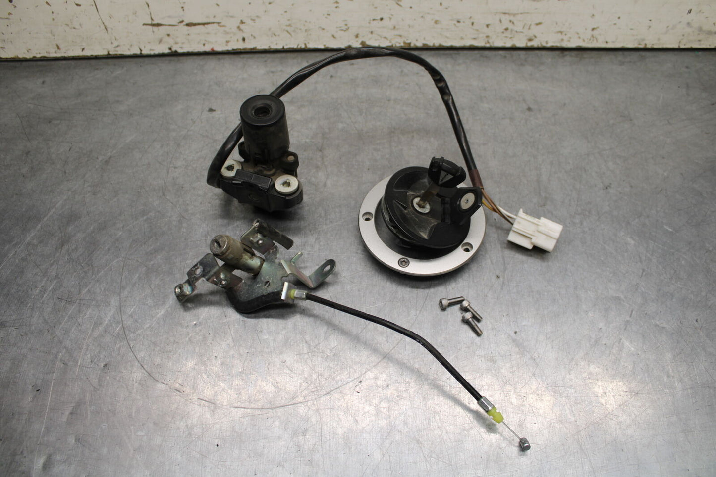 12-13 KAWASAKI Z1000 IGNITION LOCK KEY SET W/ GAS CAP AND SEAT LOCK BB743