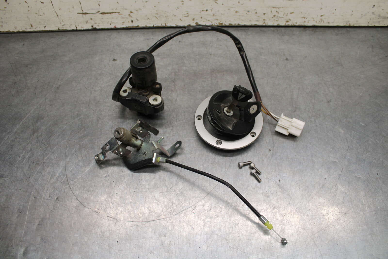 12-13 KAWASAKI Z1000 IGNITION LOCK KEY SET W/ GAS CAP AND SEAT LOCK BB743