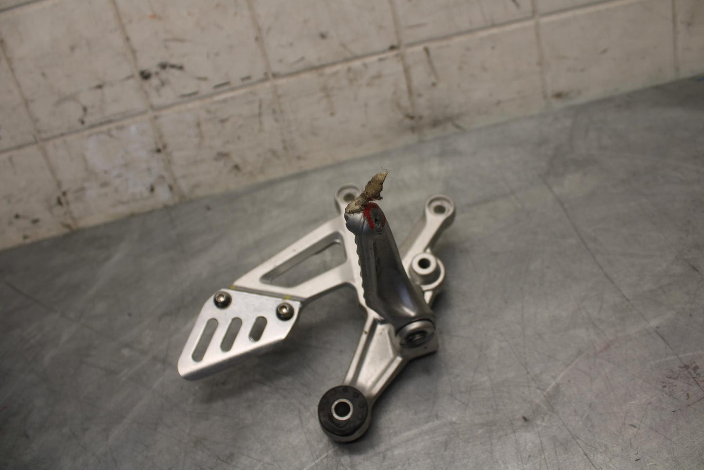 2010 Aprilia RSV1000R RIGHT REARSET REAR SET DRIVER FOOT PEG REST STOP BB513
