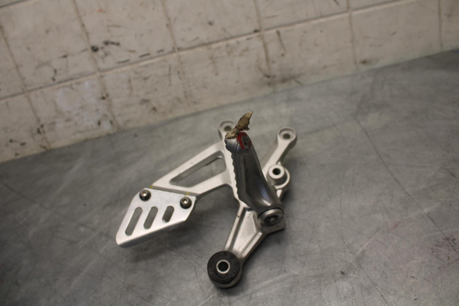 2010 Aprilia RSV1000R RIGHT REARSET REAR SET DRIVER FOOT PEG REST STOP BB513