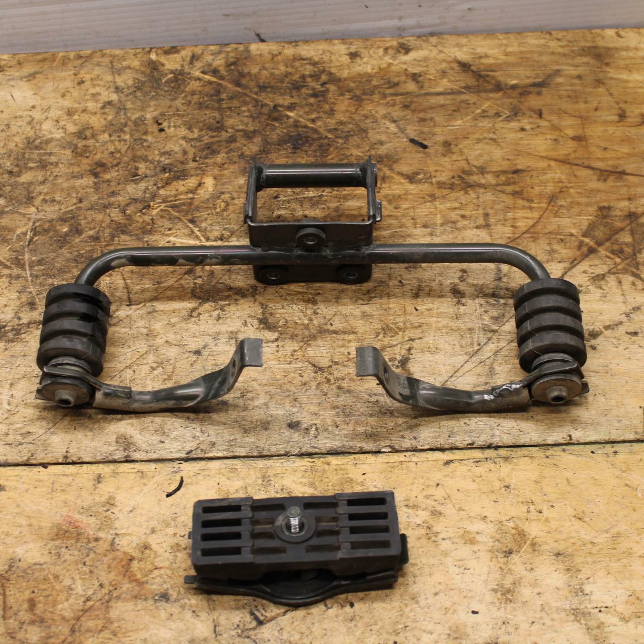 07-11 SUZUKI VSTROM 650 GAS TANK FUEL CELL PETROL RESERVOIR BRACKET MOUNT BB340