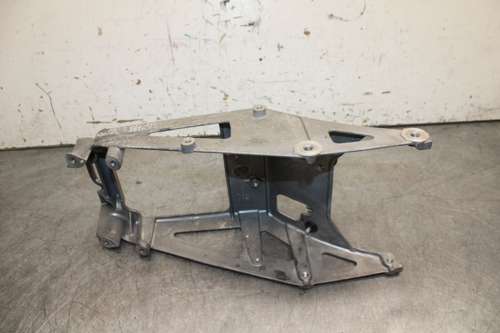 06-07 SUZUKI GSXR 600 REAR BACK TAIL SUBFRAME SUB FRAME BB737