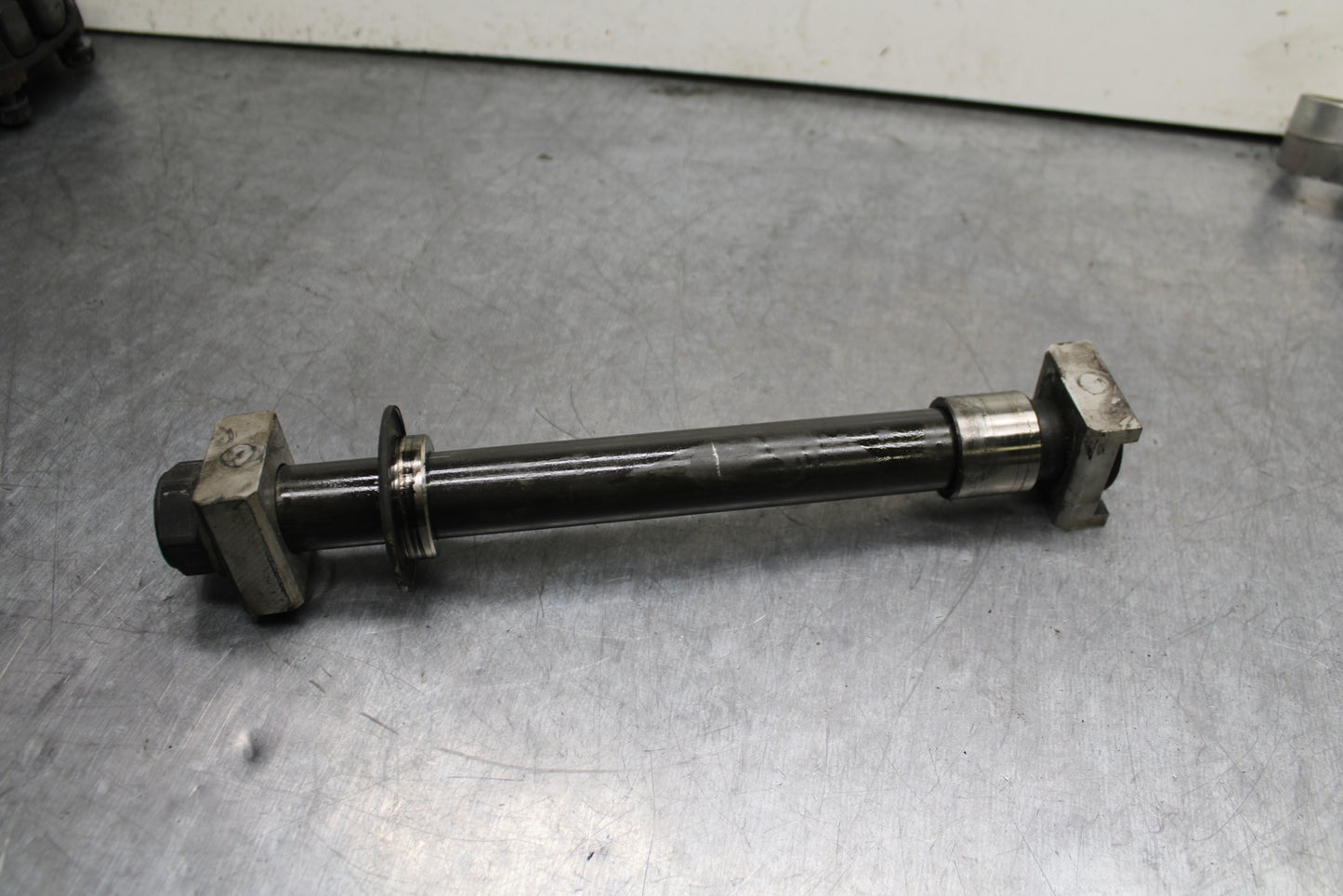 03-05 YAMAHA YZF R6  REAR AXLE BACK WHEEL RIM PIVOT BOLT AXEL BB751