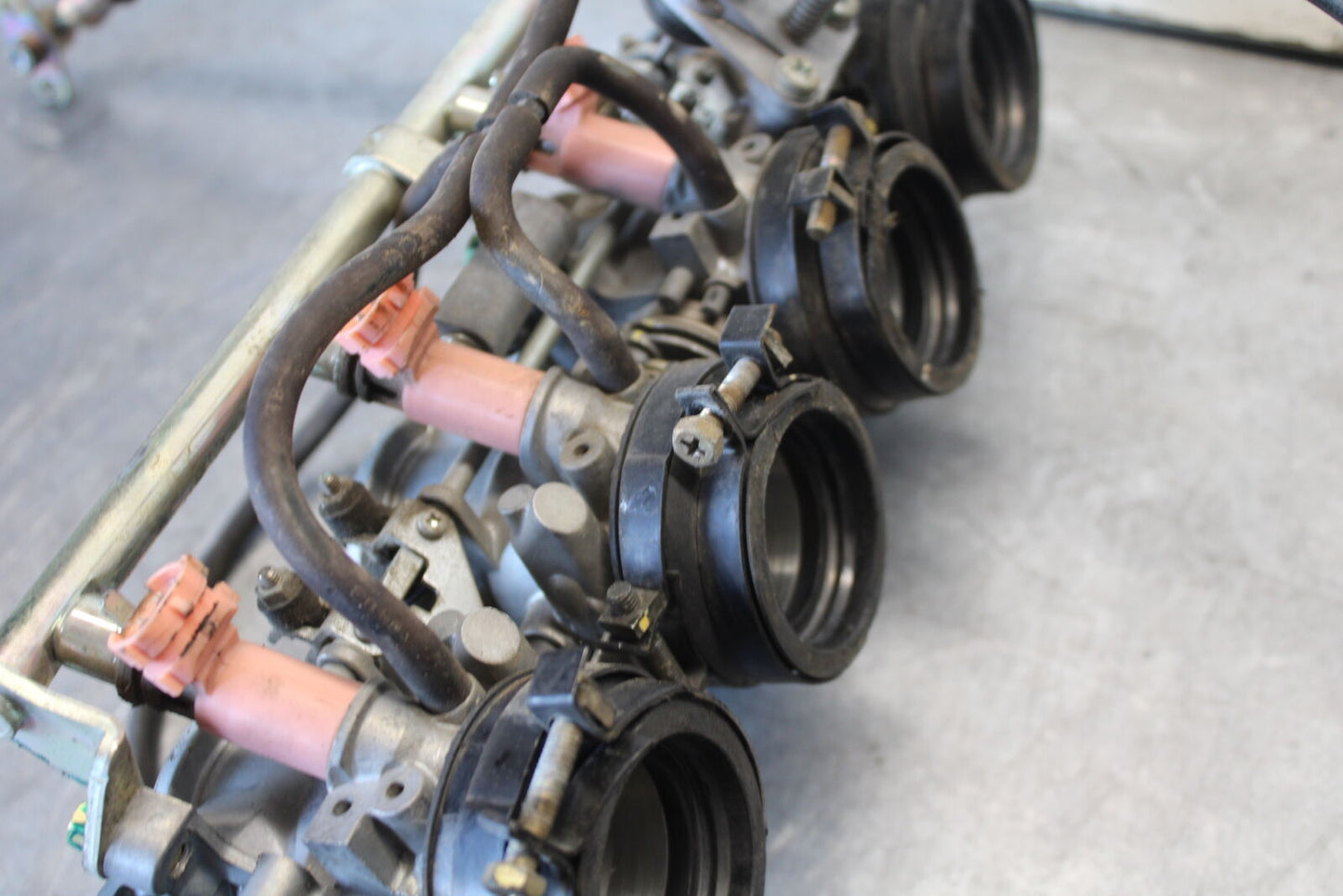 03-04 HONDA CBR600RR MAIN FUEL INJECTORS / THROTTLE BODIES 16400-MEE-672 BB661
