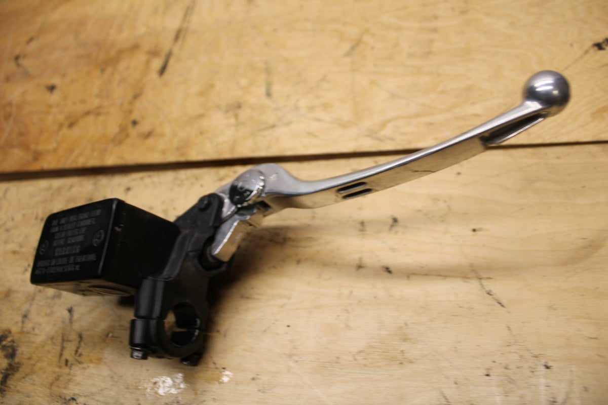 07-12 SUZUKI BANDIT 650S FRONT BRAKE MASTER CYLINDER w/ LEVER BB328