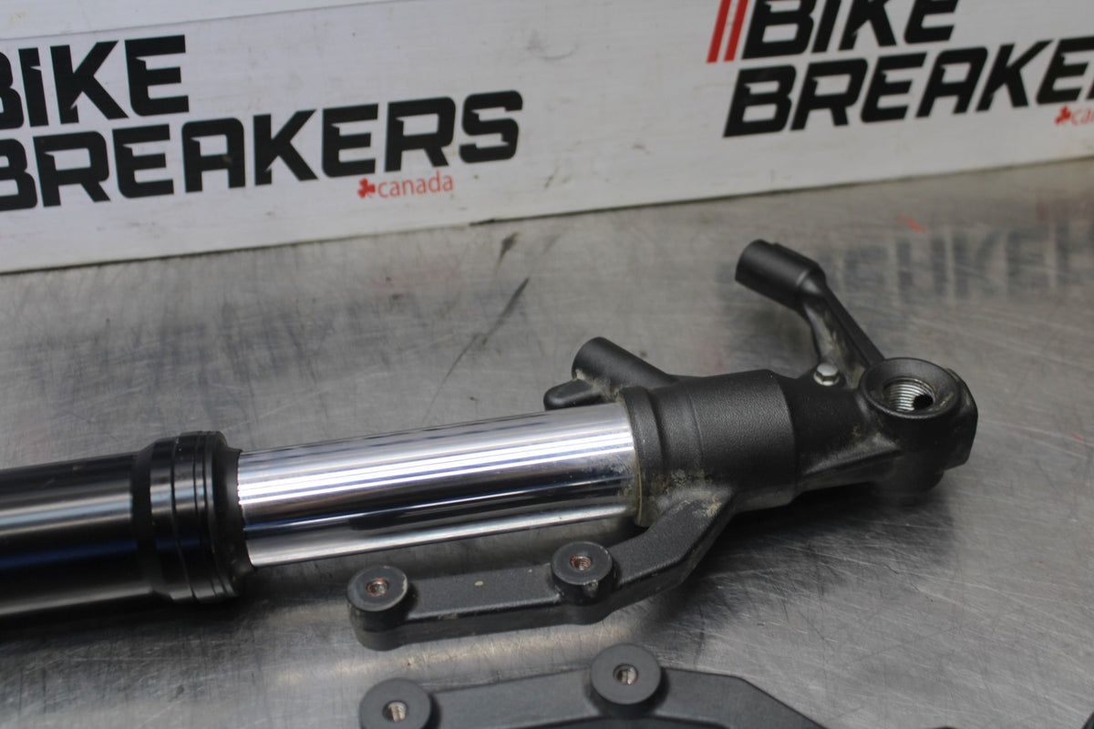 25 KAWASAKI Z900 FRONT FORKS SHOCK SUSPENSION SET PAIR BB928