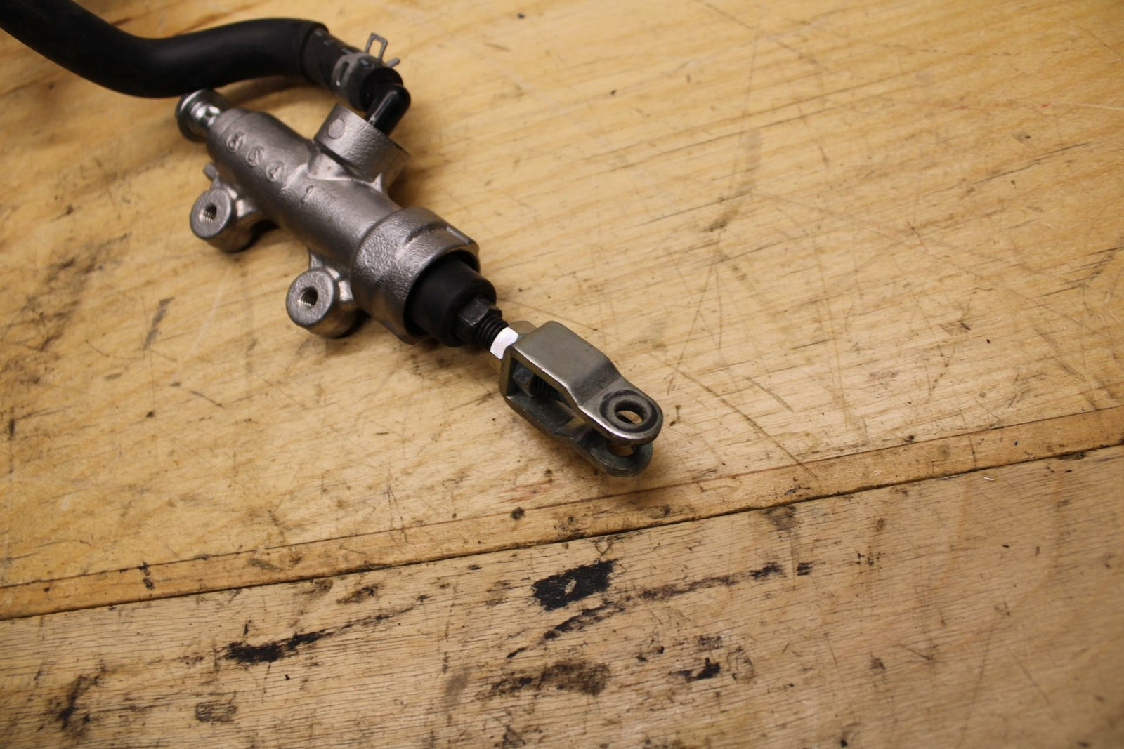 11-17 SUZUKI GSXR750 REAR BACK BRAKE MASTER CYLINDER W RESERVOIR BB320