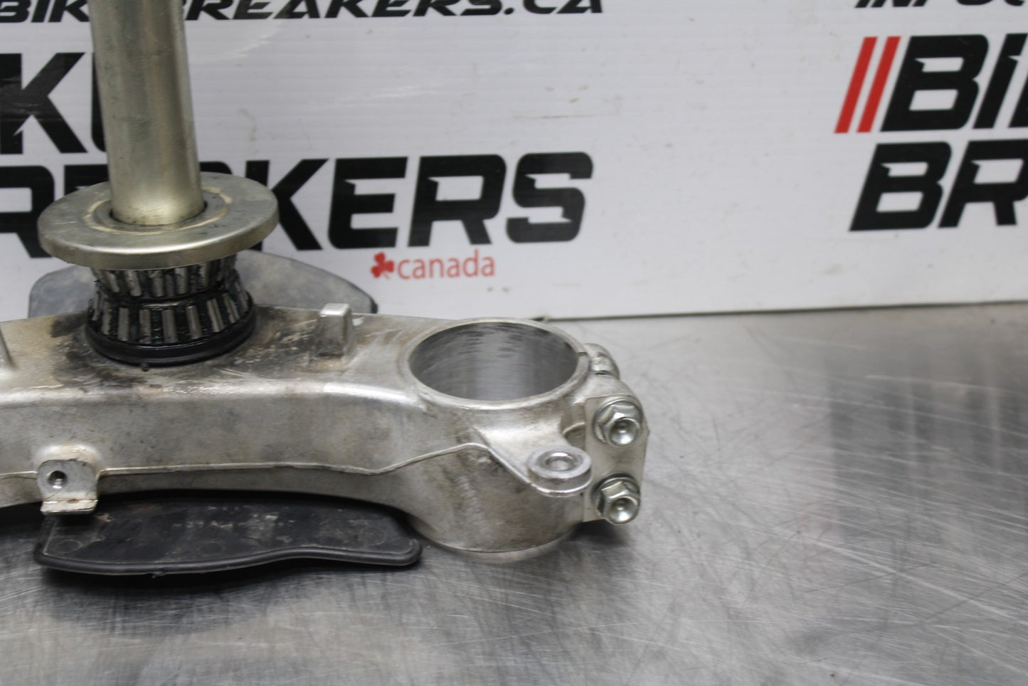 06-07 SUZUKI GSXR 600 FRONT FORKS CLAMP LOWER TRIPLE TREE STEM BB178
