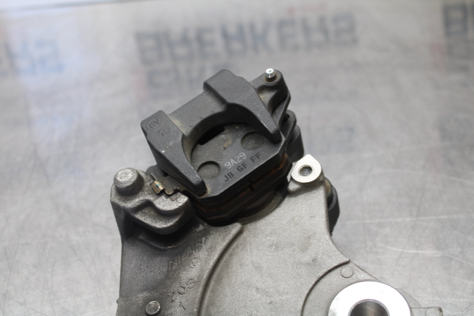 09-15 YAMAHA FZ6R REAR BACK BRAKE CALIPER W MOUNT BRACKET BB161