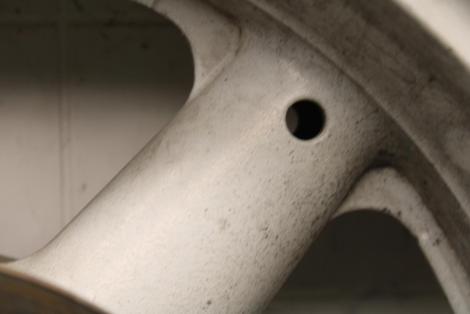 1999 Suzuki GSXR600 REAR WHEEL AND ROTOR BACK BRAKE DISC BB580