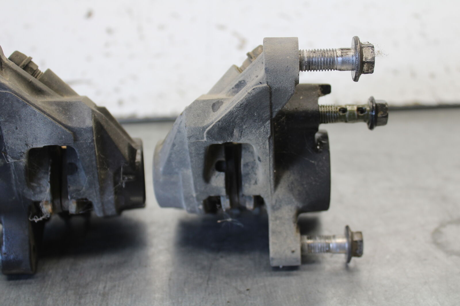 07-09 YAMAHA FZ6 RIGHT LEFT FRONT BRAKE CALIPER SET PAIR CALIPERS BB713
