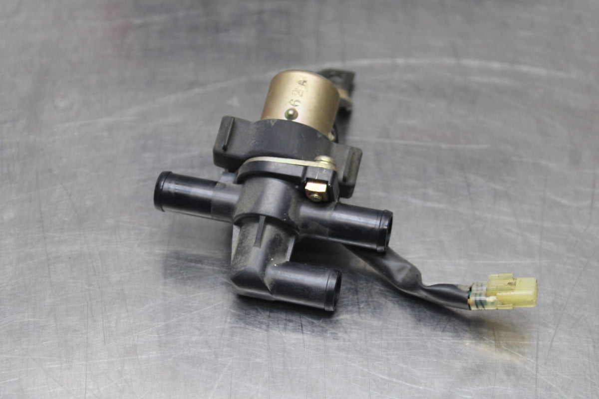 03-05 YAMAHA YZF R6  AIR VALVE SOLENOID TOP ENGINE SWITCH SENSOR BB793