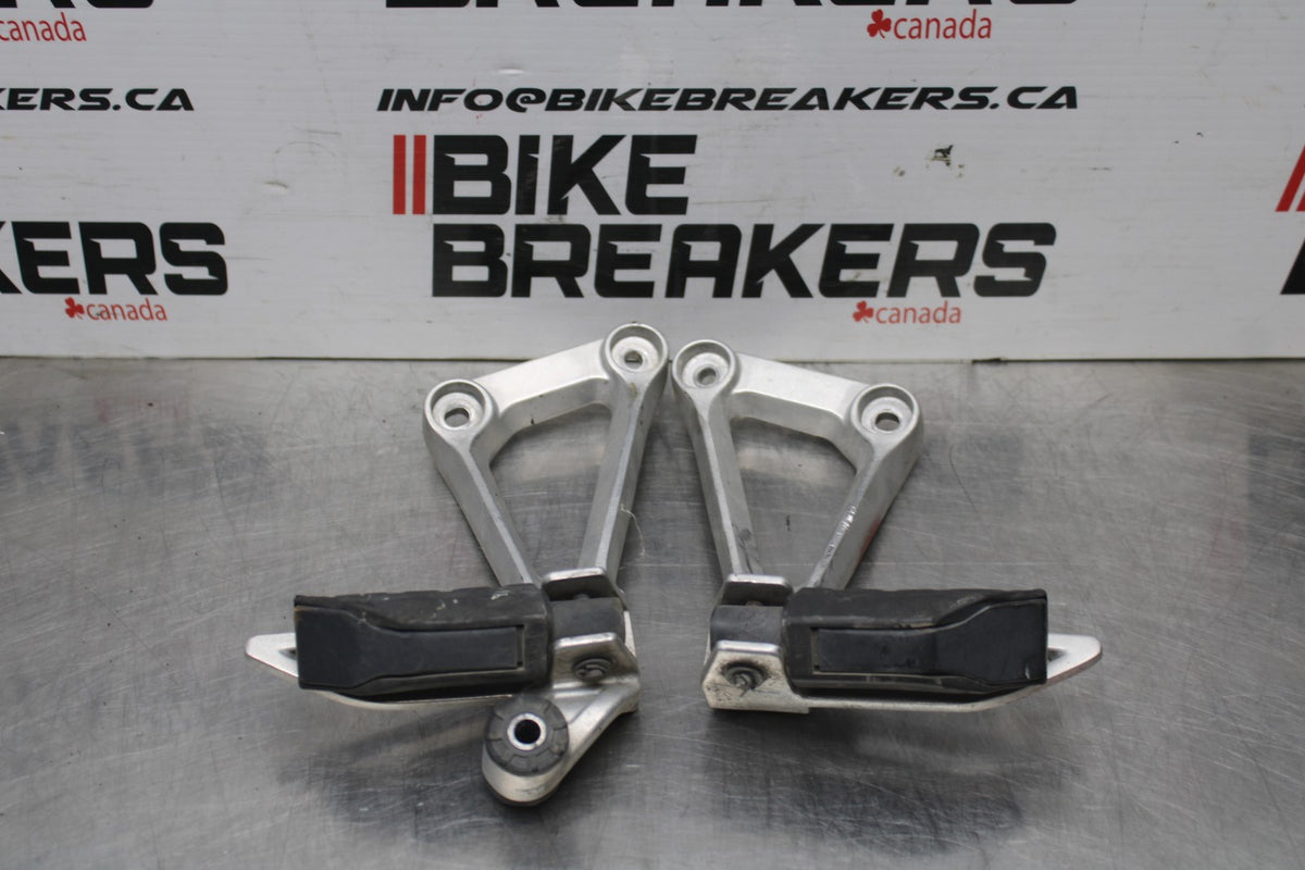 13-15 HONDA CBR500R REAR BACK PASSENGER PEG SET PAIR BB834