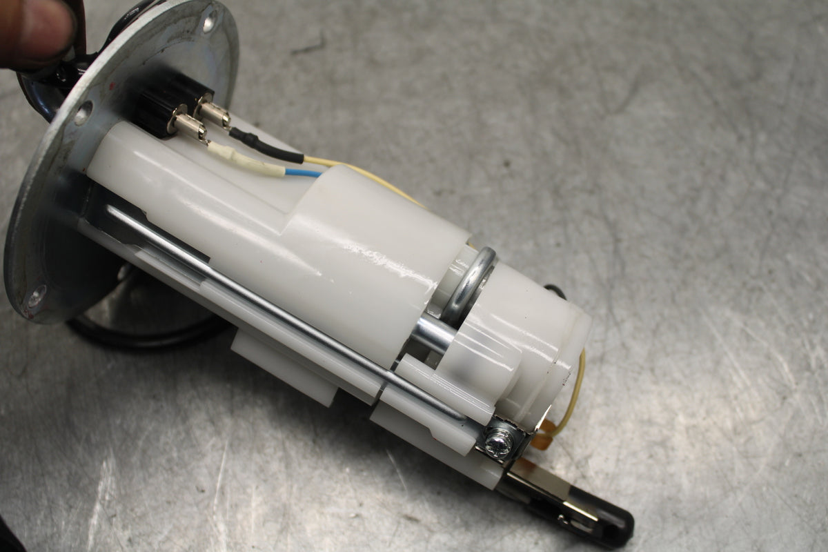 13-18 KAWASAKI NINJA ZX6R FUEL PUMP GAS PETROL SENDER UNIT 49040-0023 BB666