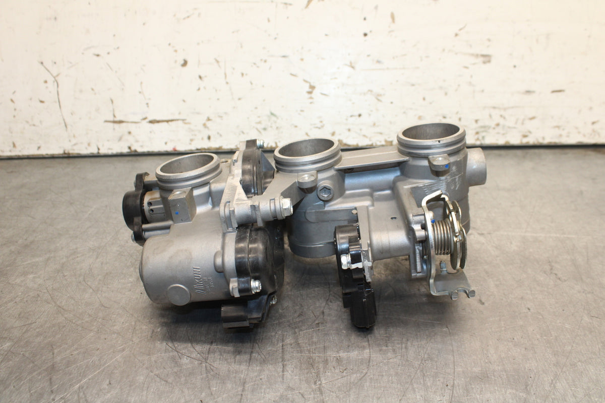 14-17 YAMAHA FZ09 MAIN FUEL INJECTORS / THROTTLE BODIES BB111