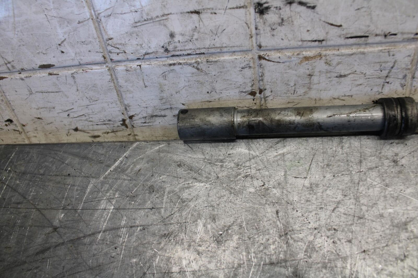 2007 Honda CBR600RR FRONT WHEEL RIM AXLE PIVOT BOLT 44301-MFJ-D00 BB536