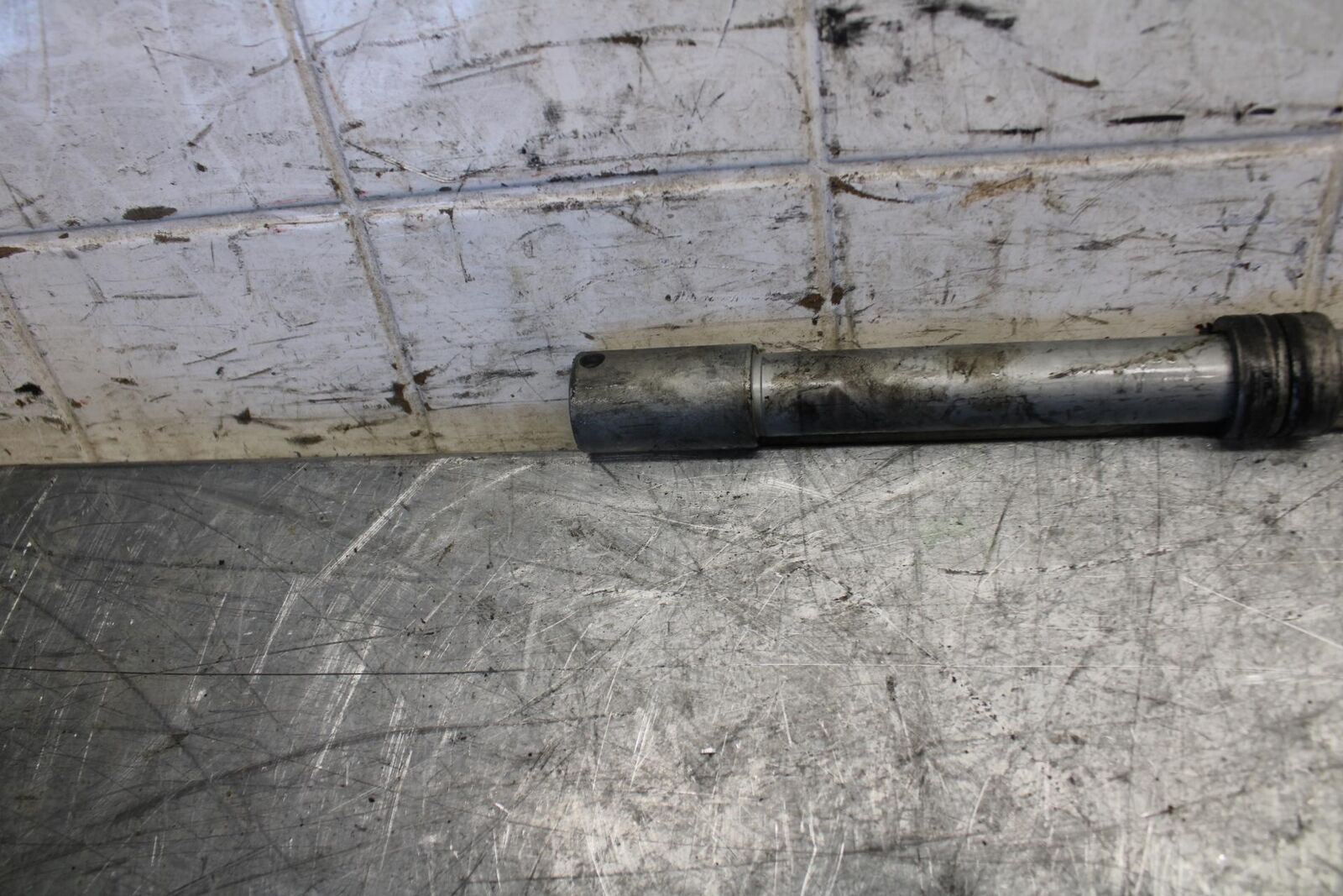 2007 Honda CBR600RR FRONT WHEEL RIM AXLE PIVOT BOLT 44301-MFJ-D00 BB536