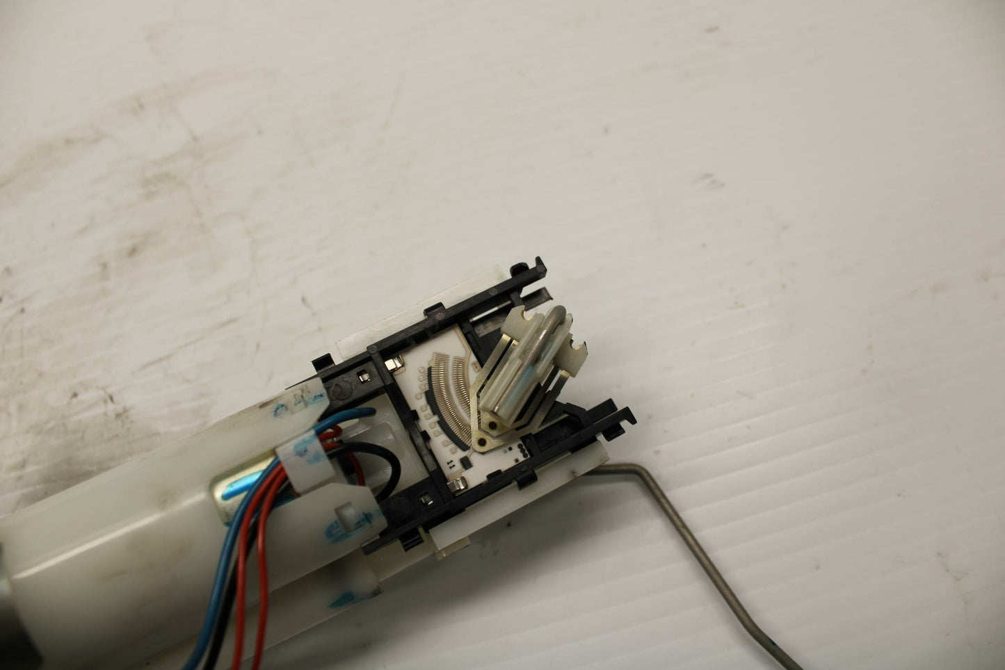 18-20 HUSQVARNA VITPILEN 401 FUEL PUMP GAS PETROL SENDER UNIT BB248