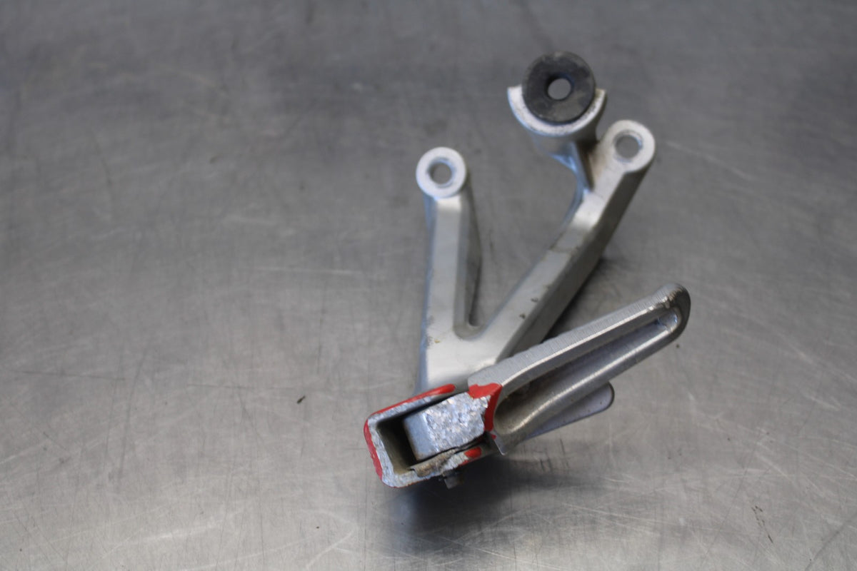 97-00 SUZUKI GSXR600 SRAD LEFT REAR BACK PASSENGER PEG BB921