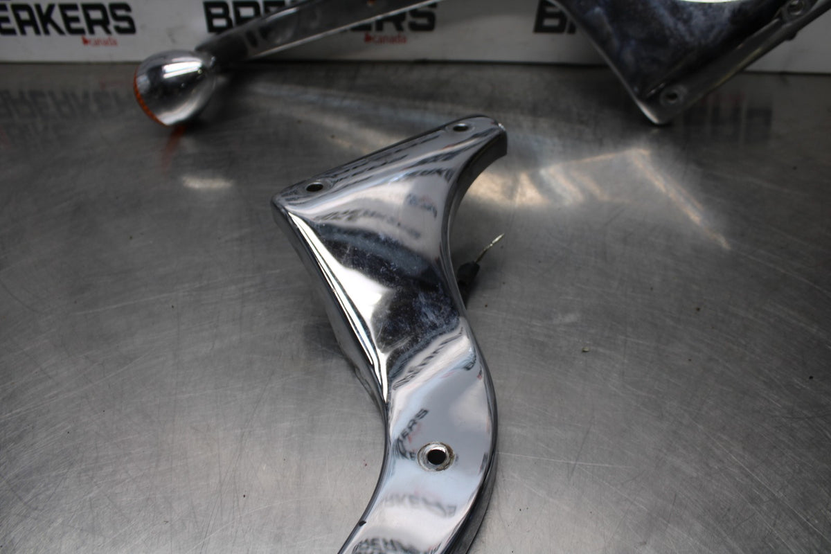 02 KAWASAKI VULCAN 800 VN800B CLASSIC REAR PASSENGER FENDER GRAB RAIL BB862