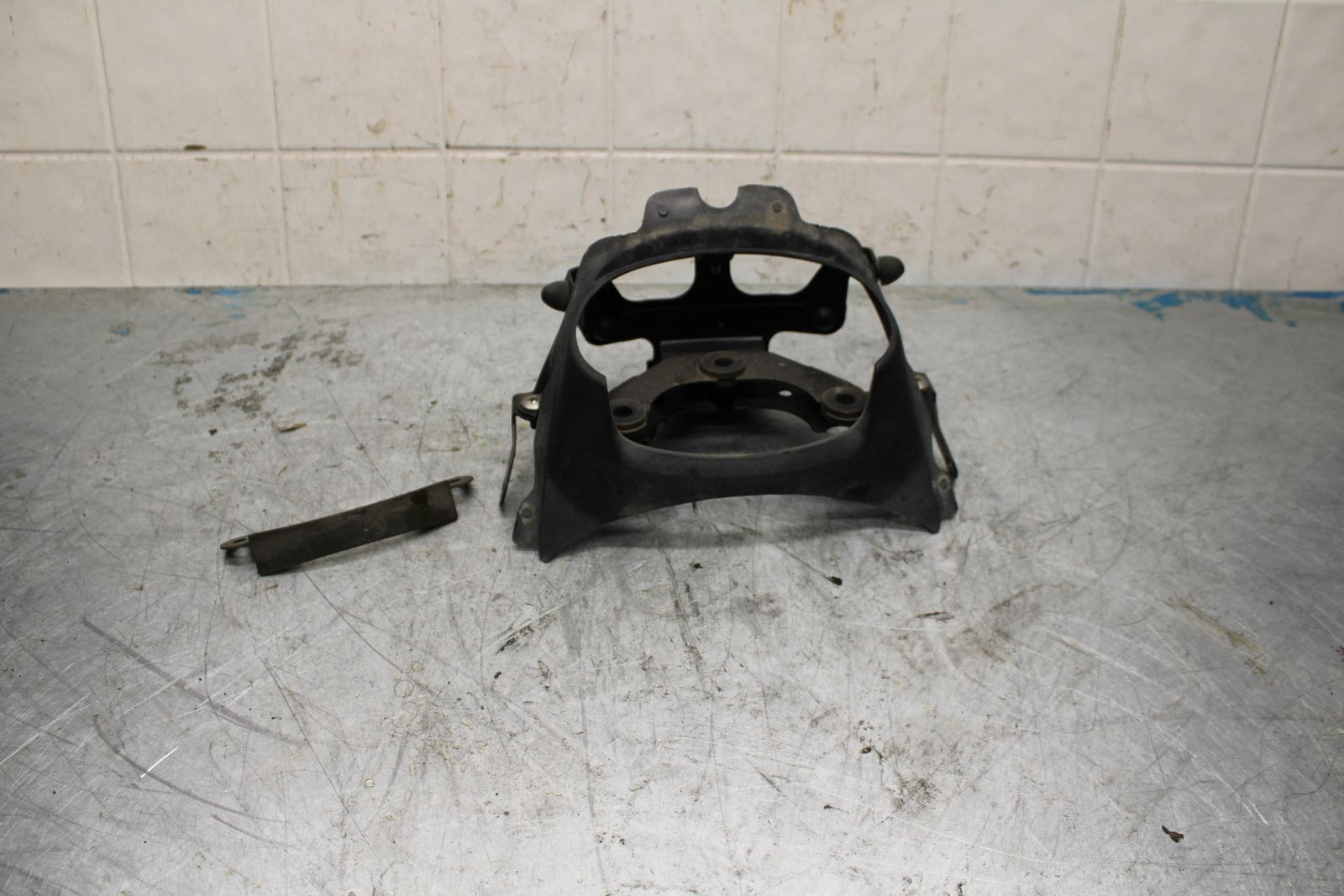 96-07 YAMAHA YZF600R REAR BACK TAIL LIGHT MOUNT BRACKET BB427 THUNDERCAT