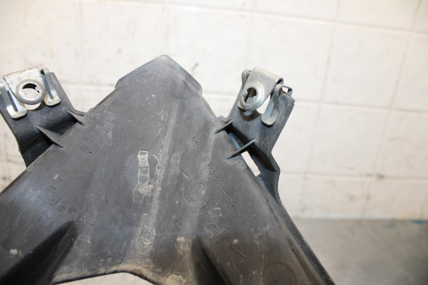 2007 Yamaha YZF R1 FRONT LOWER CENTER COWL FAIRING BB575