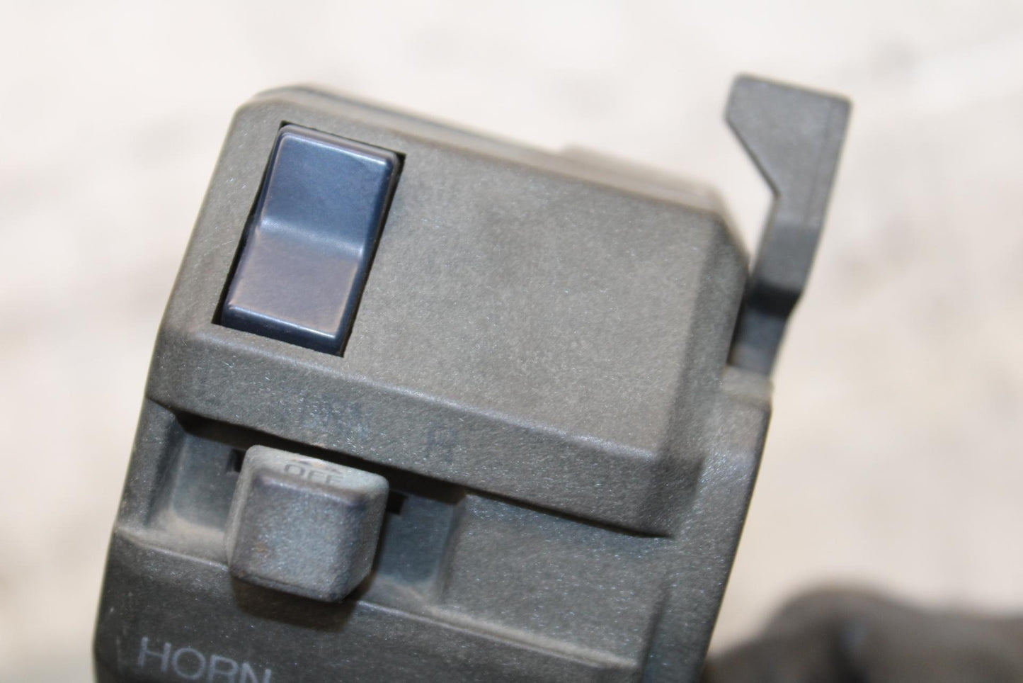 00-01 KAWASAKI ZZR600 LEFT AND RIGHT CLIP ON HANDLE KILL OFF START SWITCHE BB568