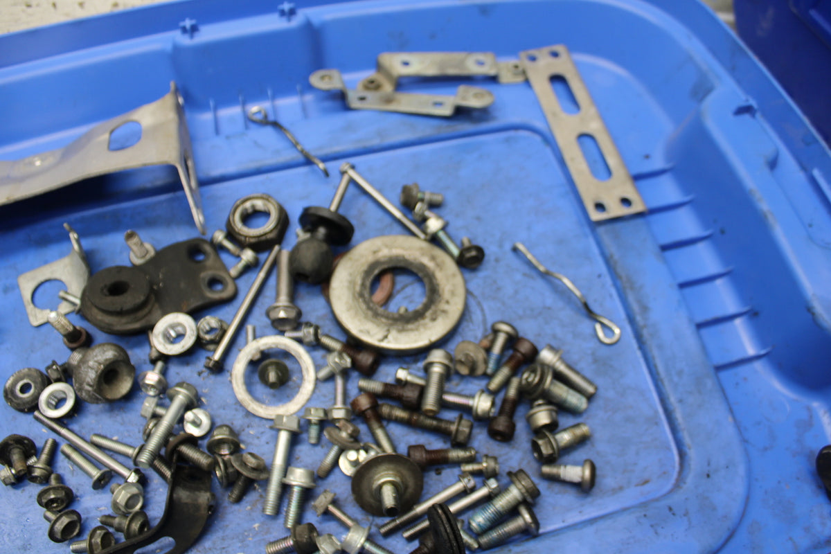 06-07 SUZUKI GSXR 600 MOUNTING BOLTS HARDWARE MOTOR SCREWS BB737