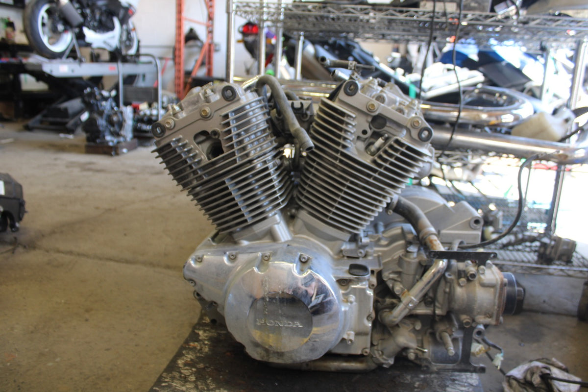 03-08 HONDA VTX1300C ENGINE MOTOR BB868
