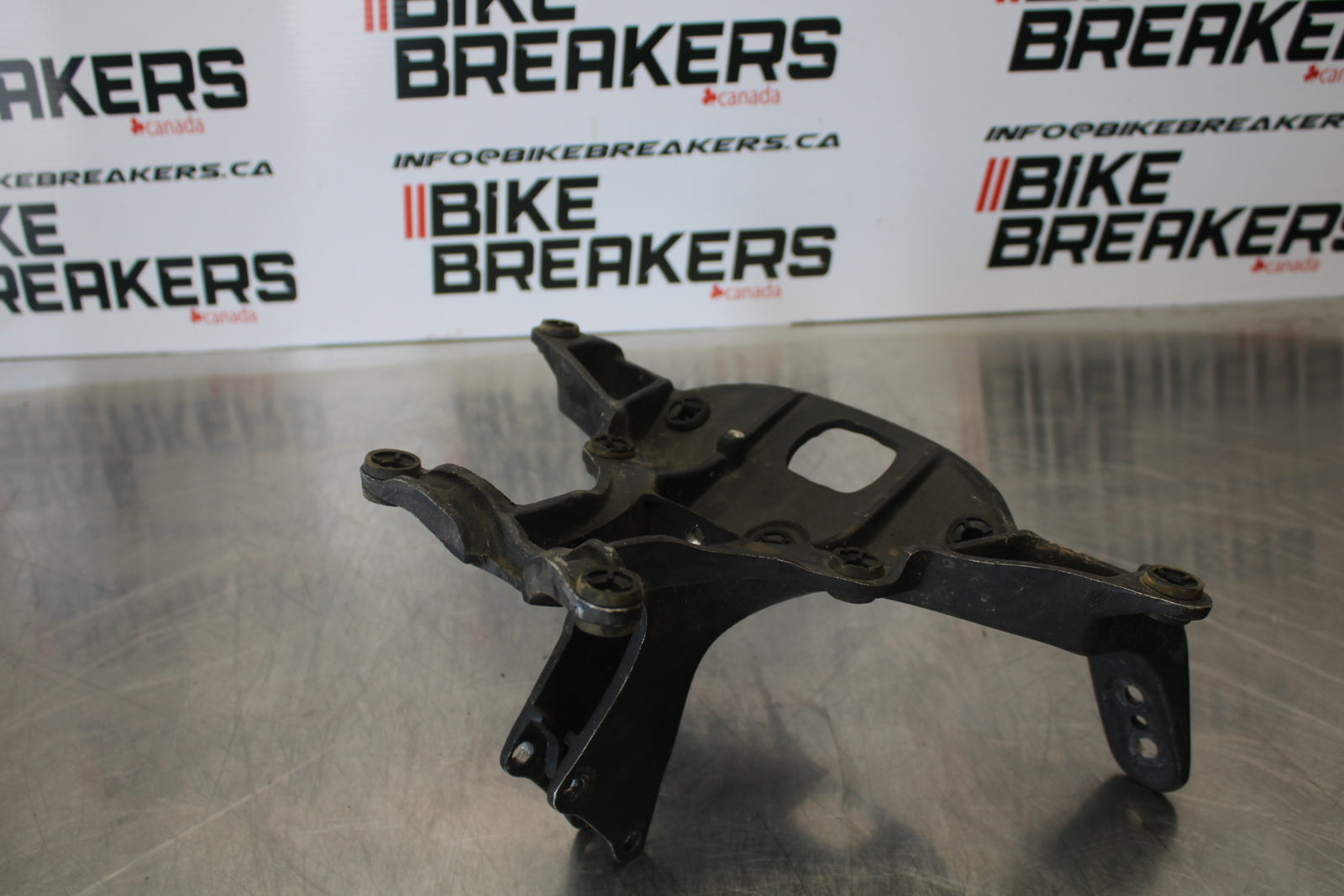 07-08 YAMAHA YZF R1 UPPER FAIRING MIRROR GAUGES STAY BRACKET BB160