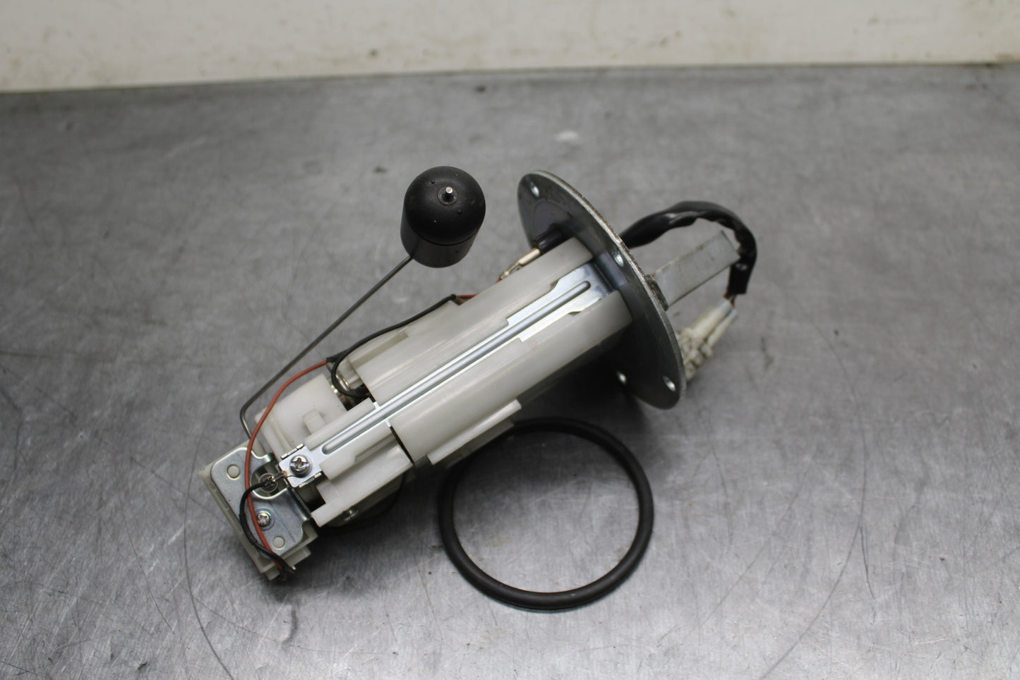 09-11 SUZUKI GSXR1000 FUEL PUMP GAS PETROL SENDER UNIT BB125