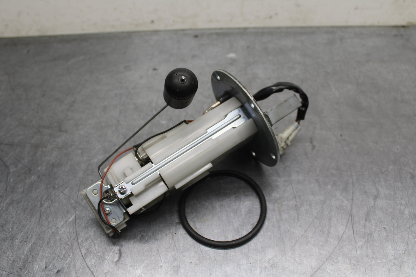 09-11 SUZUKI GSXR1000 FUEL PUMP GAS PETROL SENDER UNIT BB125