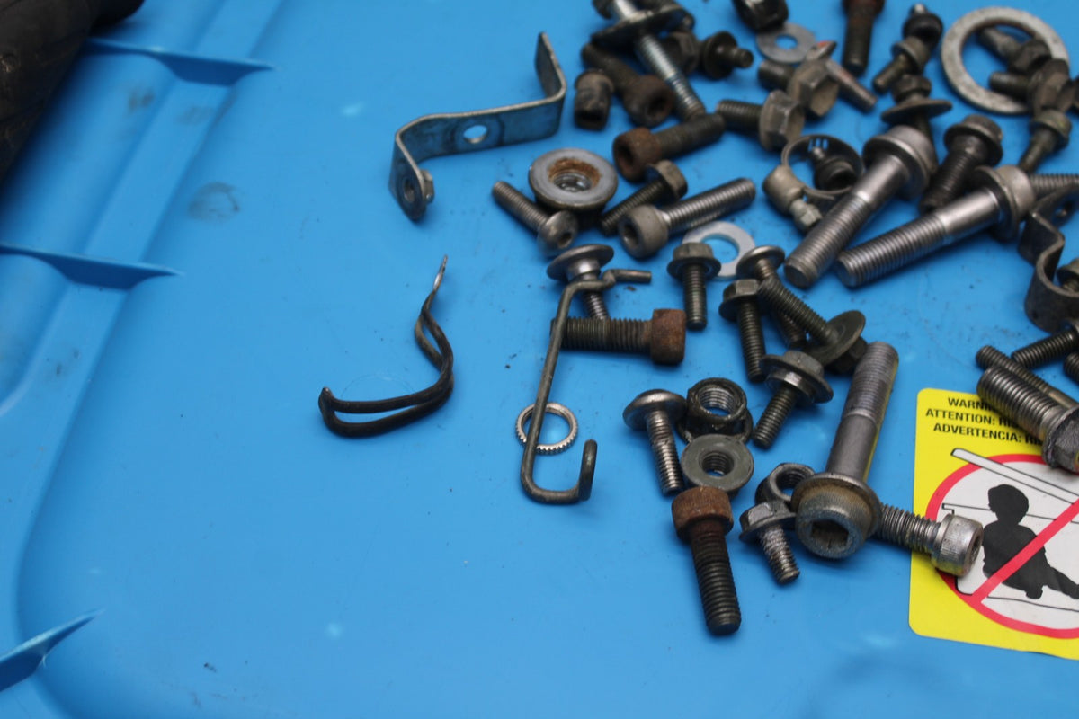 01-03 SUZUKI GSXR600 BOLTS HARDWARE MOTOR SCREWS BB841