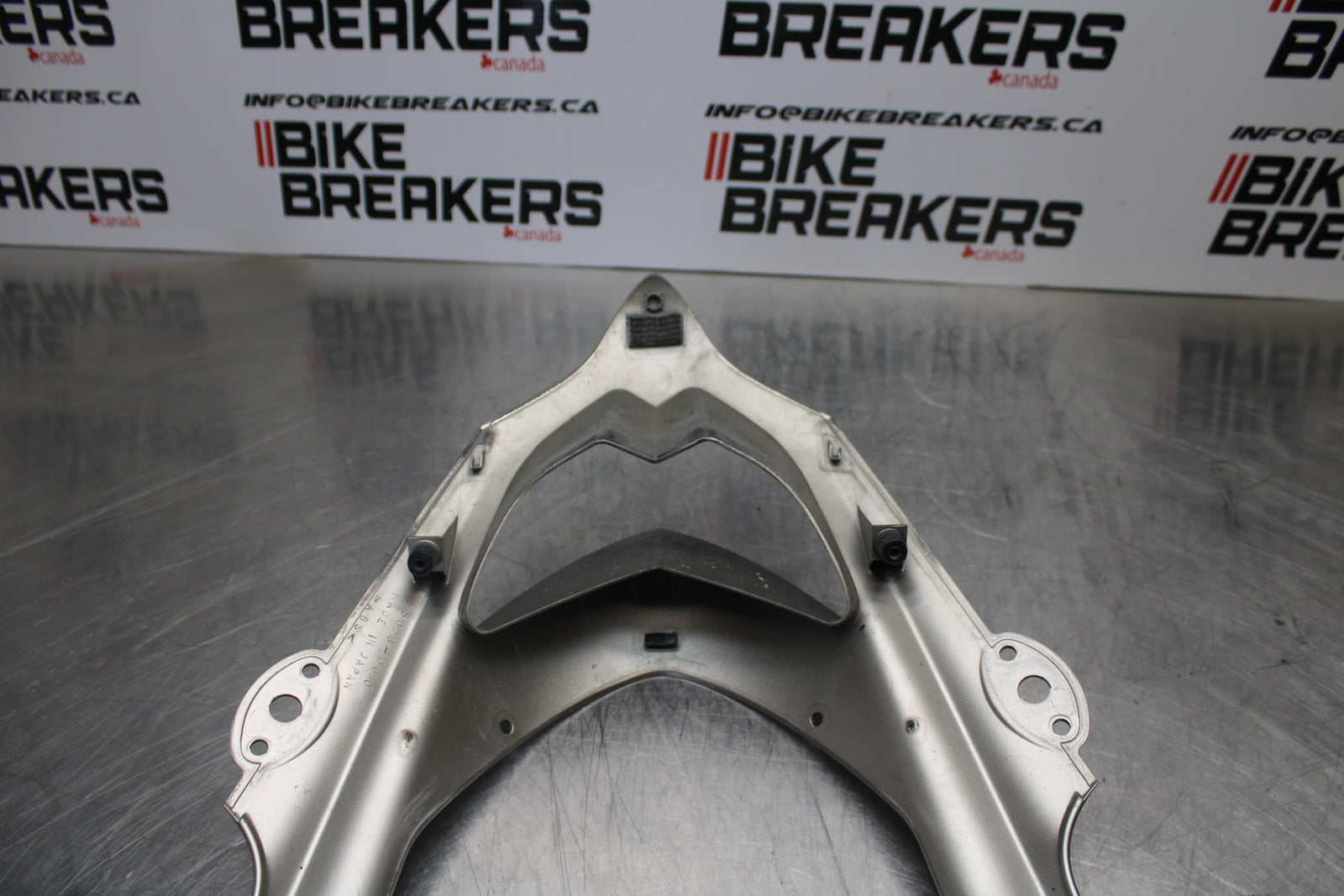 04-05 KAWASAKI NINJA ZX10R FRONT CENTER COWL FAIRING BB163