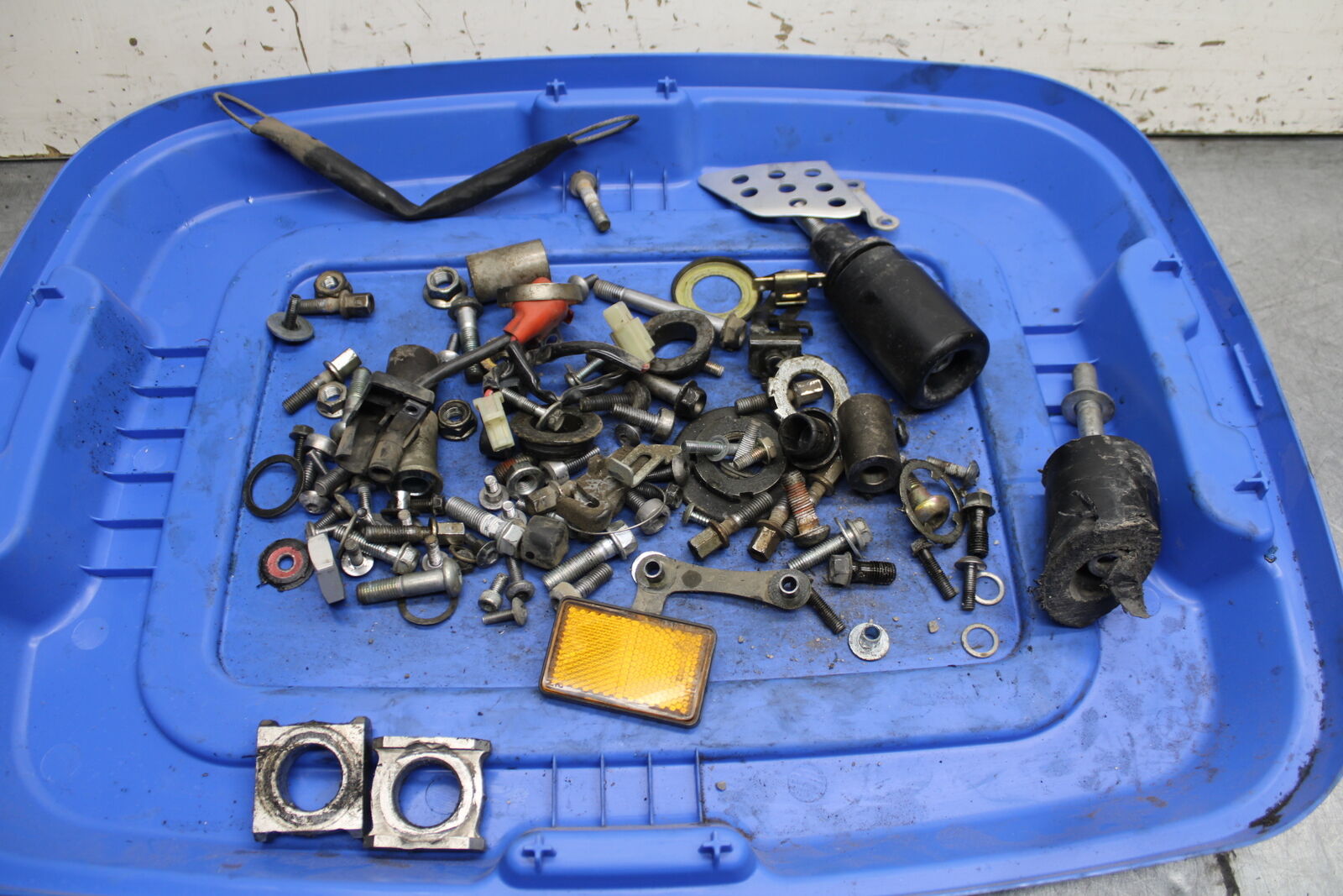 05-06 HONDA CBR600RR MOUNTING BOLTS HARDWARE MOTOR SCREWS BB739