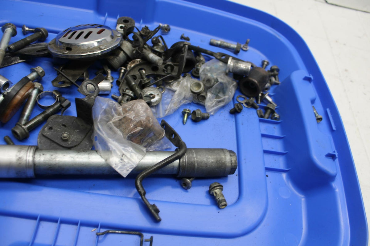 99 SUZUKI GSXR600 HARDWARE BB19 